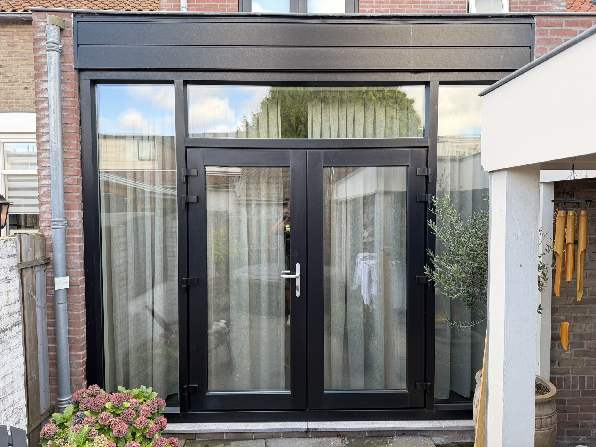 Moderne houten kozijnen met draairamen - Keurig Kozijn